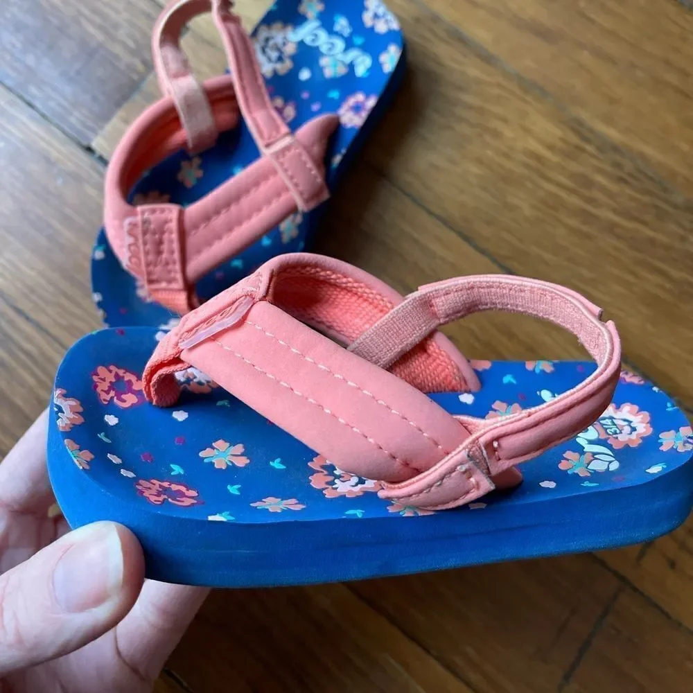 🌸 Toddler girl 3/4 REEF flip flops pink and blue floral 🌸